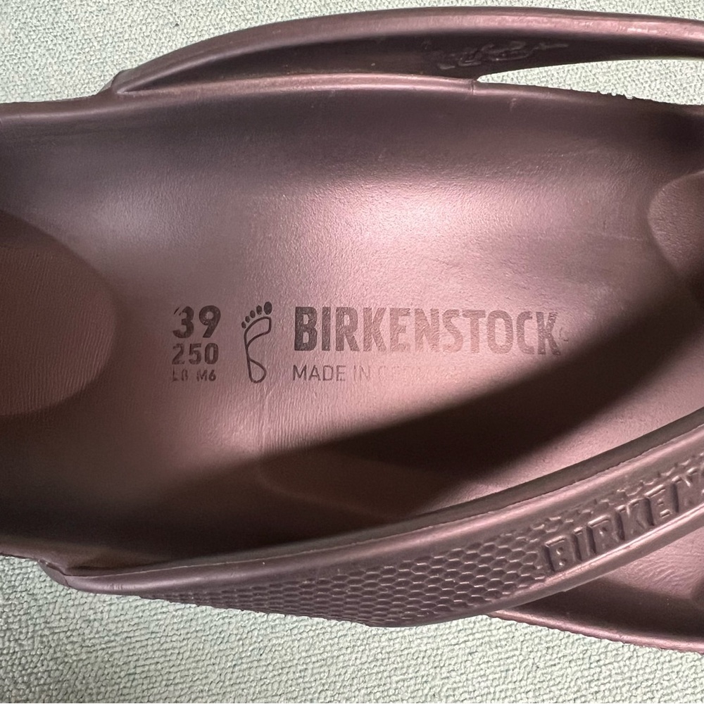 Birkenstock silver gray EVA water friendly Flip-Flops. Molded soles slip on sty - Picture 3 of 8